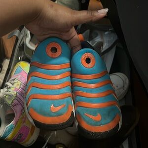 Boys Nike Dynamo Go easy slip on. Worn but has a lot more wear.